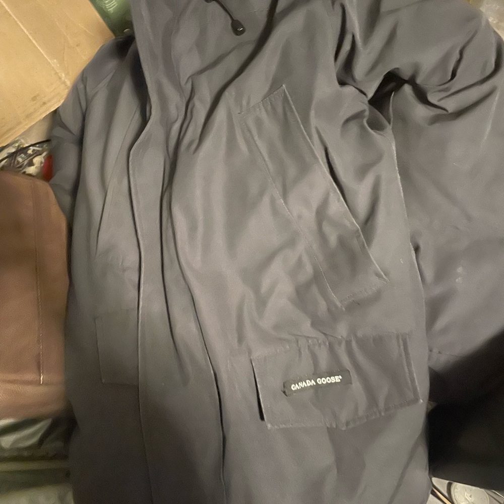 Men’s size medium Canada goose parka